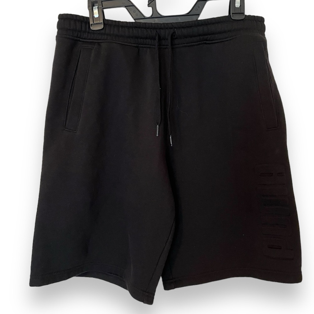 NEW Puma Men’s Medium Black Shorts | Embossed Fleece Athletic shorts